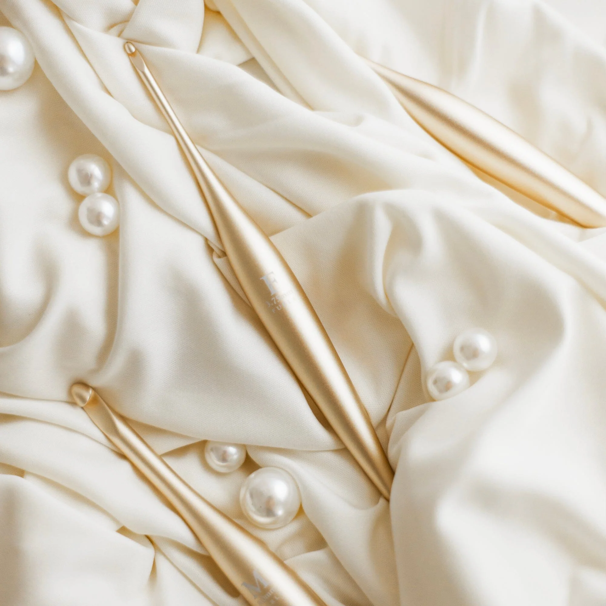 Gold Streamline Metal Crochet Hooks - Image 3