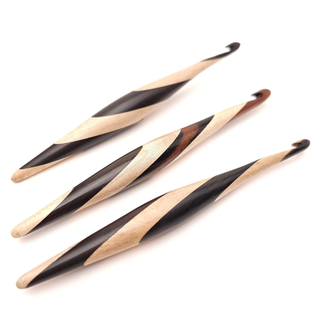 Ebony and Maple Striped Streamline Wood Crochet Hook - Image 4