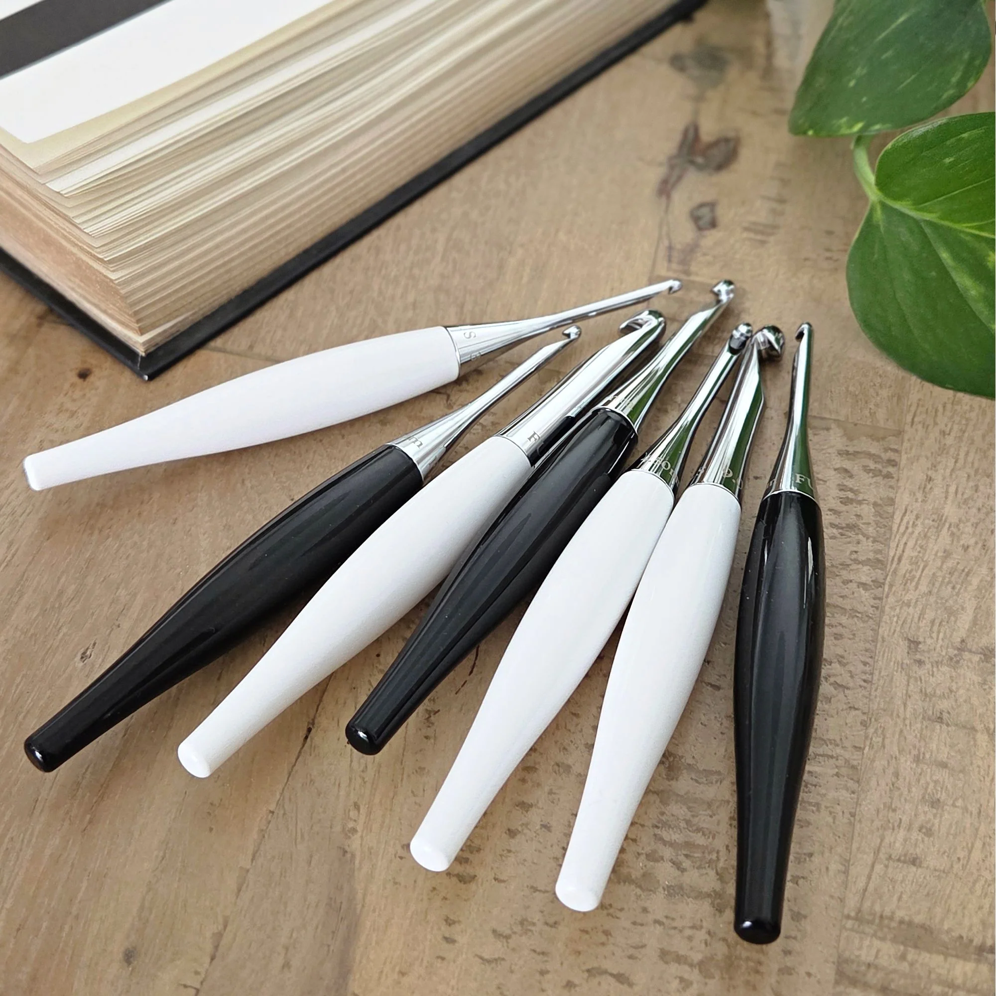 Odyssey® II Crochet Hook in Noir - Image 5