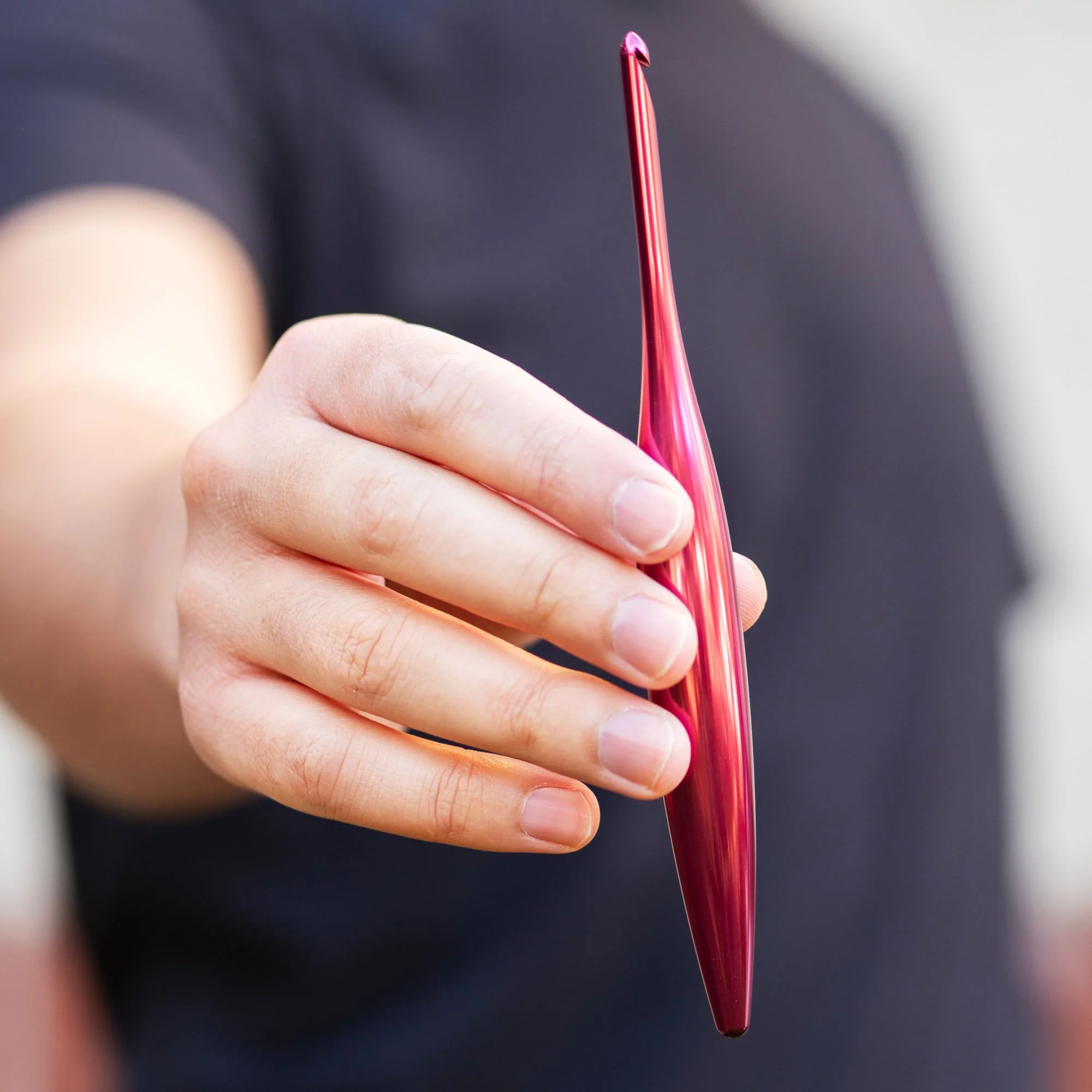 Polished Raspberry Streamline Metal Crochet Hook - Image 3