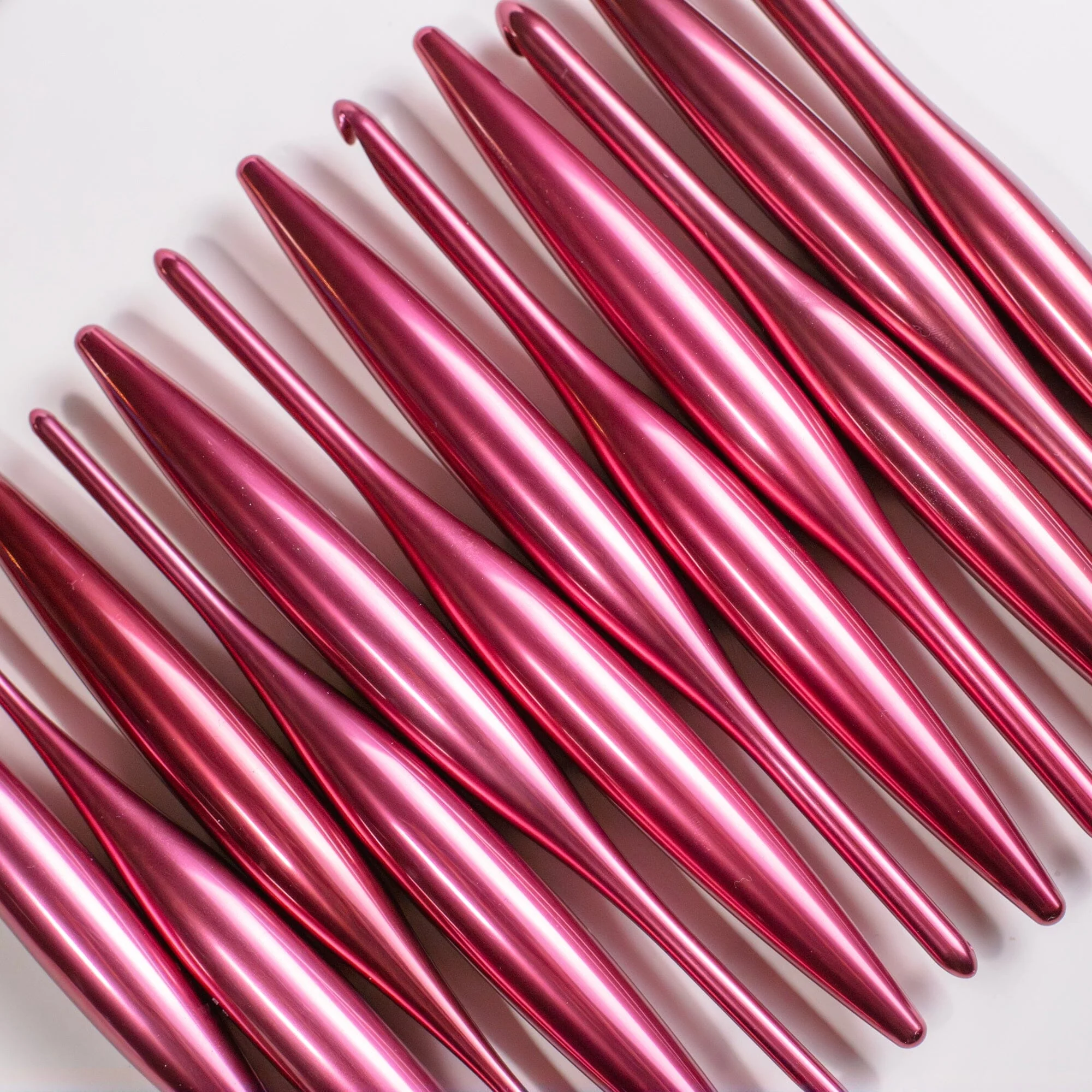 Polished Raspberry Streamline Metal Crochet Hook - Image 4